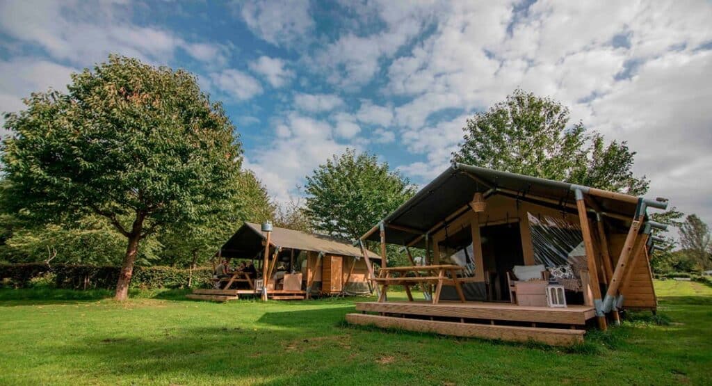 Outstanding-Compleet-ingerichte-safaritenten-en-lodges-Compact